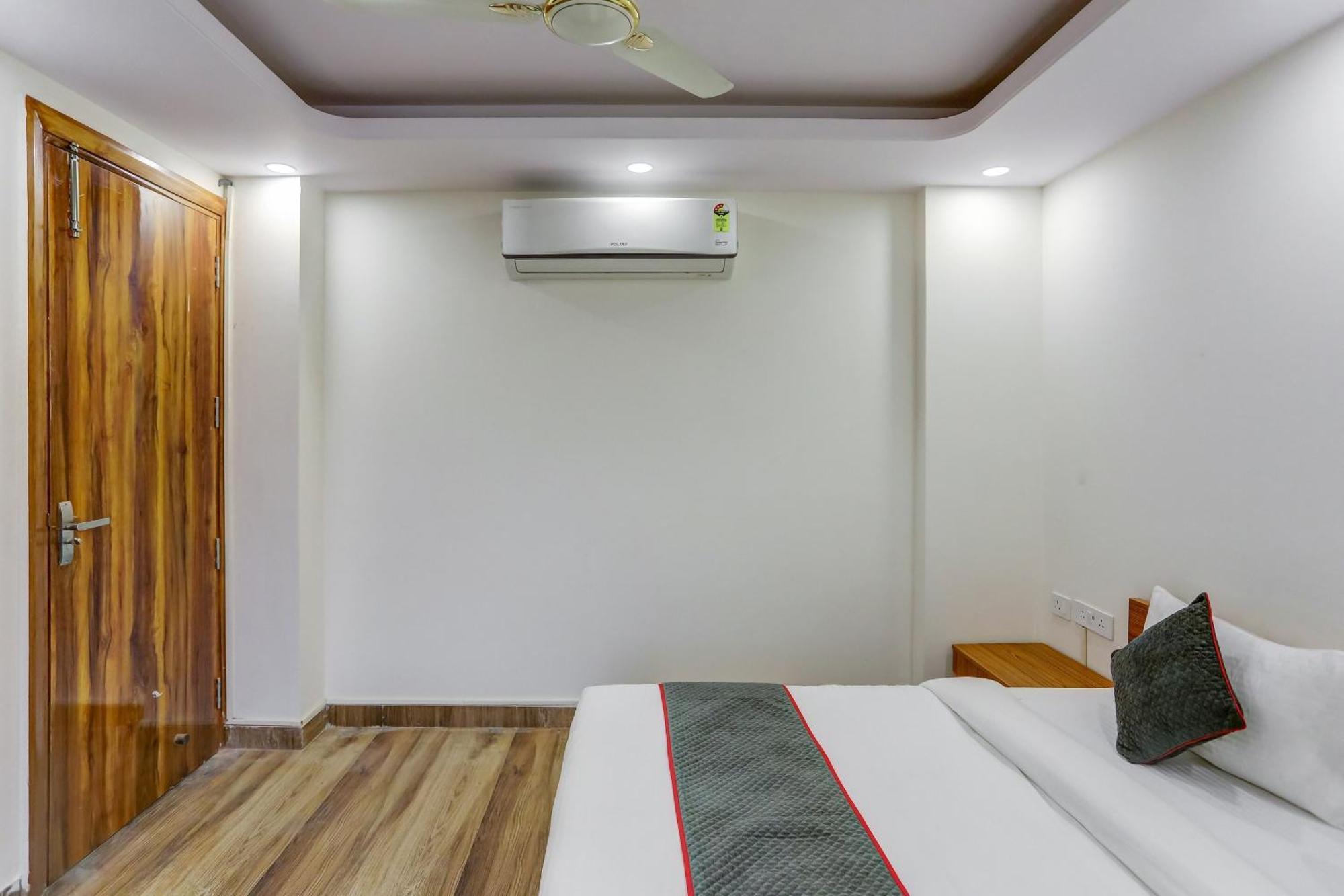 Hotel Collection O The Doors Near Appu Ghar Gurgaon Exterior foto