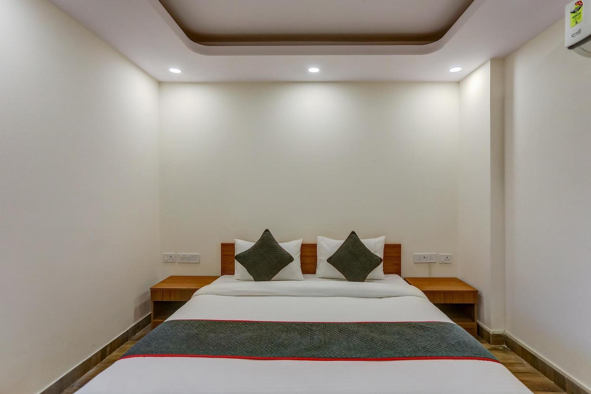 Hotel Collection O The Doors Near Appu Ghar Gurgaon Exterior foto