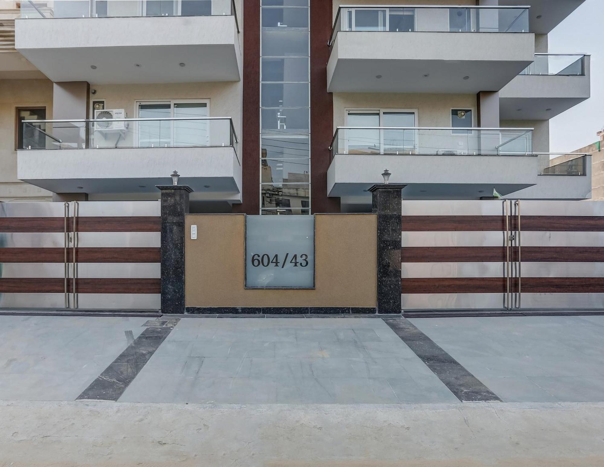 Hotel Collection O The Doors Near Appu Ghar Gurgaon Exterior foto